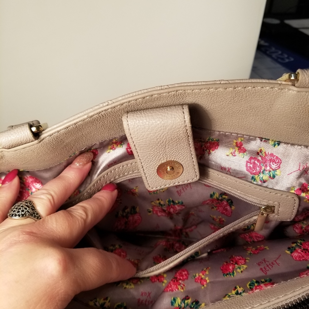 Betsey Johnson Tote - Picture 3 of 13